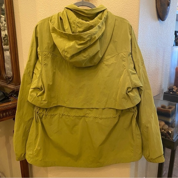 LULULEMON Women Evergreen Anorak Dew Green Packable Hoodie Windbreaker Size 12 - Picture 5 of 8
